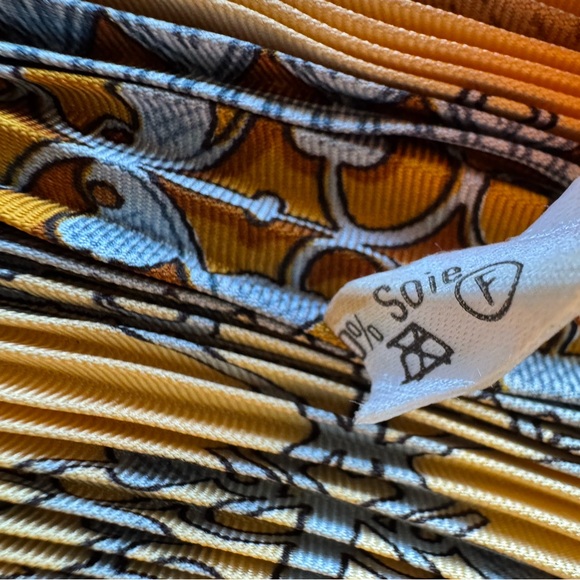 Hermès Vintage Plissé Silk Scarf Orange/Gold & Blue Equestrian + Box - Picture 4 of 10